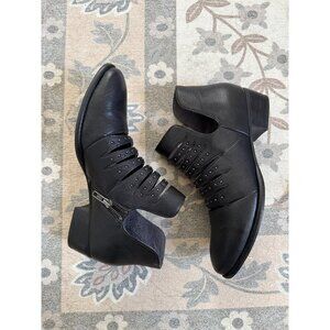 Seychelles Iceberg Cutout Stud Black Leather Zip Ankle Block Heel Bootie Grunge